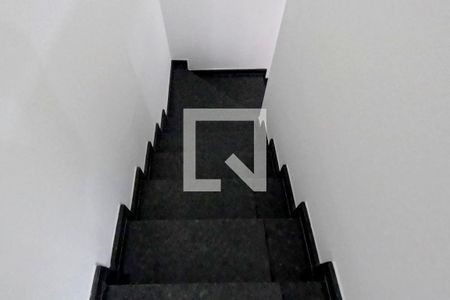 Escadas desde o 2º Piso de casa para alugar com 3 quartos, 96m² em Marapé, Santos