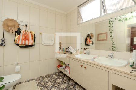 Apartamento à venda com 320m², 5 quartos e 3 vagasBanheiro da Suíte 1