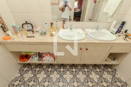 Apartamento à venda com 320m², 5 quartos e 3 vagasBanheiro da Suíte 1