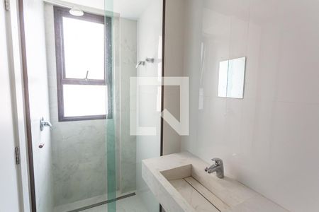 Banheiro da Suíte 1 de apartamento para alugar com 2 quartos, 71m² em Funcionários, Belo Horizonte