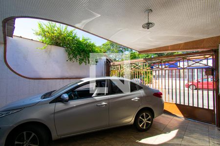 Casa à venda com 200m², 3 quartos e 6 vagas Casa à venda com 200m², 3 quartos e 6 vagasGaragem
