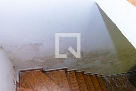 Casa à venda com 200m², 3 quartos e 6 vagas Casa à venda com 200m², 3 quartos e 6 vagasEscada