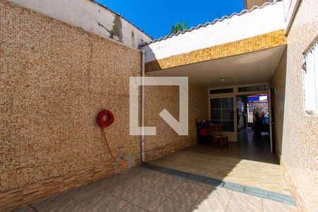 Casa à venda com 200m², 3 quartos e 6 vagas Casa à venda com 200m², 3 quartos e 6 vagasQuintal