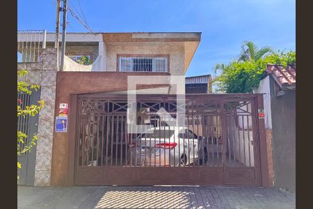 Casa à venda com 200m², 3 quartos e 6 vagas Casa à venda com 200m², 3 quartos e 6 vagasFachada