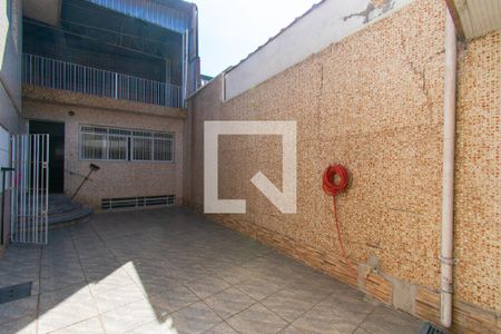 Casa à venda com 200m², 3 quartos e 6 vagas Casa à venda com 200m², 3 quartos e 6 vagasQuintal