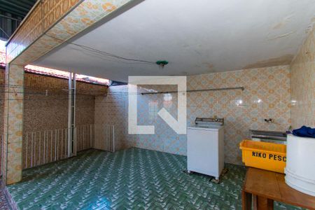 Casa à venda com 200m², 3 quartos e 6 vagas Casa à venda com 200m², 3 quartos e 6 vagasÁrea de Serviço