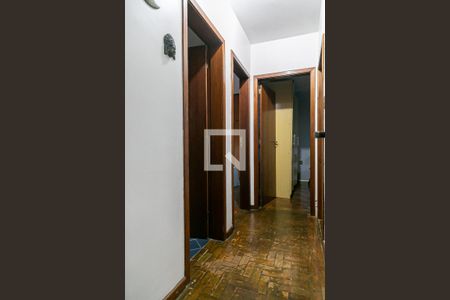 Corredor de apartamento à venda com 3 quartos, 70m² em Petrópolis, Porto Alegre