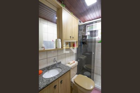 Banheiro  de apartamento à venda com 1 quarto, 38m² em Passo da Areia, Porto Alegre