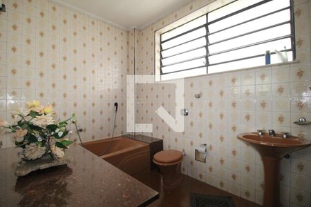 Casa à venda com 360m², 4 quartos e 8 vagasBanheiro 1