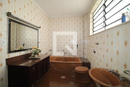 Casa à venda com 360m², 4 quartos e 8 vagasBanheiro 1