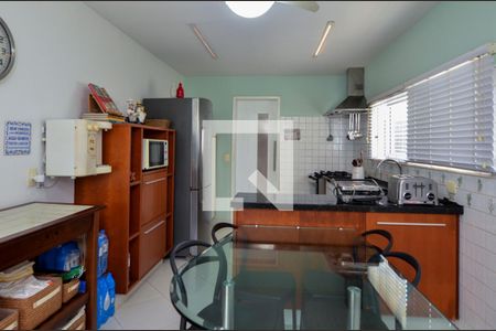 Casa de condomínio à venda com 474m², 5 quartos e 4 vagasCozinha