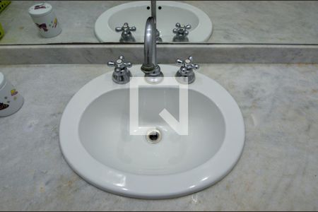 Casa de condomínio à venda com 474m², 5 quartos e 4 vagasBanheiro da Suíte 2