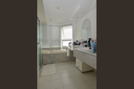 Casa de condomínio à venda com 474m², 5 quartos e 4 vagasBanheiro da Suíte 3