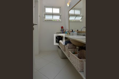 Casa de condomínio à venda com 474m², 5 quartos e 4 vagasBanheiro Social