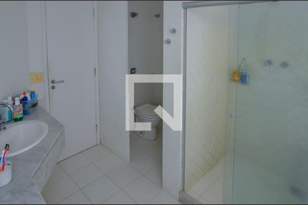 Casa de condomínio à venda com 474m², 5 quartos e 4 vagasBanheiro da Suíte 3