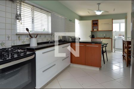 Casa de condomínio à venda com 474m², 5 quartos e 4 vagasCozinha