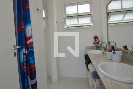 Casa de condomínio à venda com 474m², 5 quartos e 4 vagasBanheiro Social