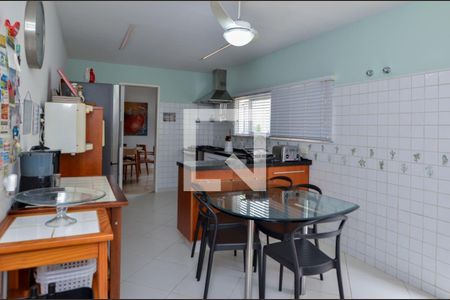 Casa de condomínio à venda com 474m², 5 quartos e 4 vagasCozinha