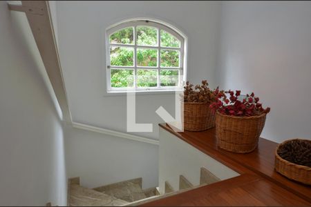 Casa de condomínio à venda com 474m², 5 quartos e 4 vagasEscada