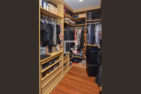 Casa de condomínio à venda com 474m², 5 quartos e 4 vagasCloset da suíte 3