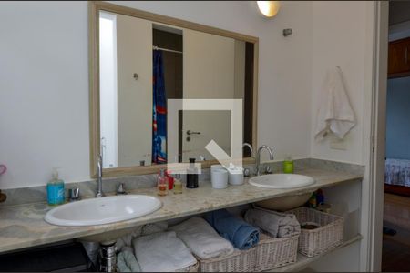 Casa de condomínio à venda com 474m², 5 quartos e 4 vagasBanheiro Social