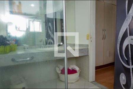 Casa de condomínio à venda com 474m², 5 quartos e 4 vagasBanheiro da Suíte 2