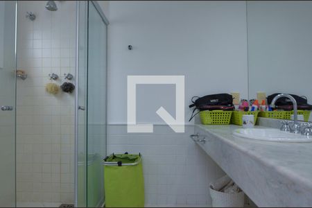 Casa de condomínio à venda com 474m², 5 quartos e 4 vagasBanheiro da Suíte 2