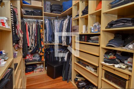 Casa de condomínio à venda com 474m², 5 quartos e 4 vagasCloset da suíte 3
