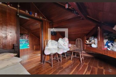 Casa à venda com 249m², 3 quartos e 4 vagasSotão