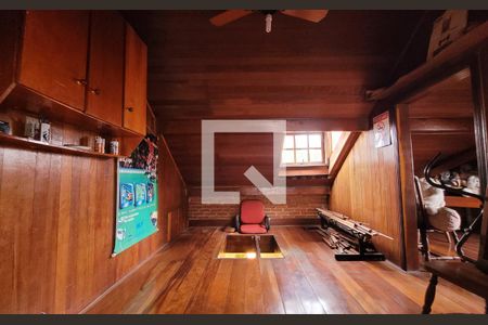 Casa à venda com 249m², 3 quartos e 4 vagasSotão