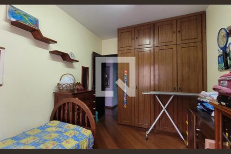 Casa à venda com 249m², 3 quartos e 4 vagasQuarto 2