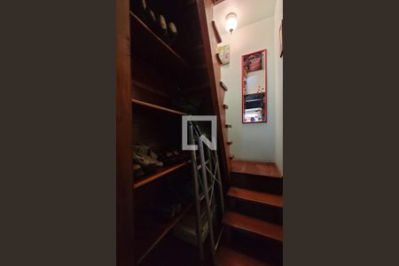 Casa à venda com 249m², 3 quartos e 4 vagasEscada