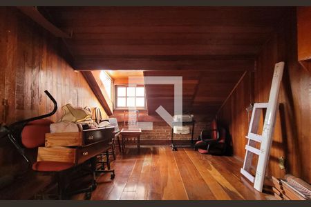 Casa à venda com 249m², 3 quartos e 4 vagasSotão