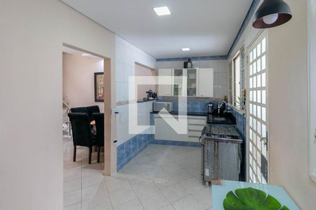 Casa à venda com 160m², 4 quartos e 2 vagasCozinha 