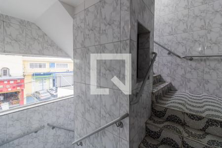 Escadas de apartamento para alugar com 2 quartos, 50m² em Jardim Veronica, São Paulo