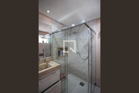 Casa à venda com 700m², 3 quartos e 5 vagas Casa à venda com 700m², 3 quartos e 5 vagasBanheiro da Suíte 1