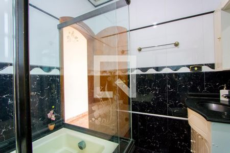 Casa para alugar com 3m², 4 quartos e 4 vagasBanheiro social 1