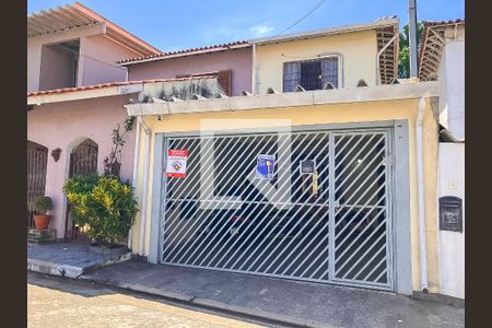 Casa à venda com 100m², 2 quartos e 2 vagasFachada