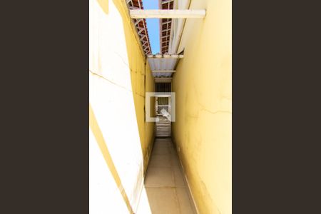 Casa à venda com 100m², 2 quartos e 2 vagasCorredor