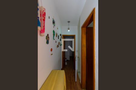 Casa à venda com 100m², 2 quartos e 2 vagasCorredor