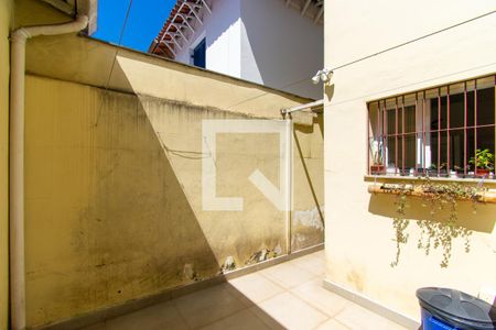 Casa à venda com 100m², 2 quartos e 2 vagasQuintal