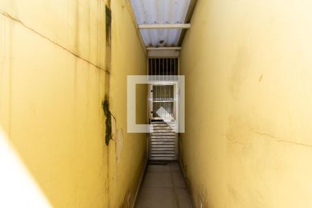 Casa à venda com 100m², 2 quartos e 2 vagasCorredor