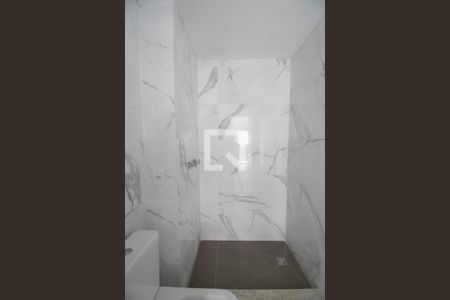 Banheiro  de kitnet/studio à venda com 1 quarto, 43m² em Petrópolis, Porto Alegre