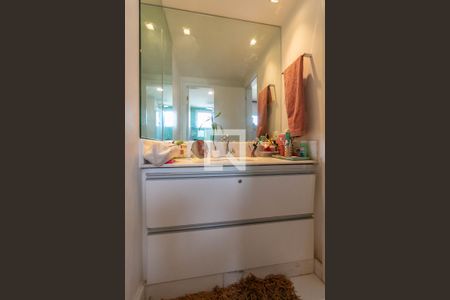 Apartamento à venda com 142m², 3 quartos e 3 vagas Apartamento à venda com 142m², 3 quartos e 3 vagasBanheiro da Suíte 1