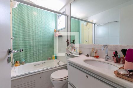 Apartamento à venda com 142m², 3 quartos e 3 vagas Apartamento à venda com 142m², 3 quartos e 3 vagasBanheiro da Suíte 2
