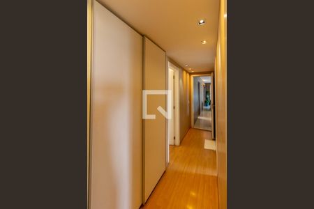 Apartamento à venda com 142m², 3 quartos e 3 vagas Apartamento à venda com 142m², 3 quartos e 3 vagasCorredor