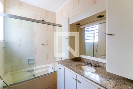 Casa à venda com 125m², 3 quartos e 2 vagasBanheiro