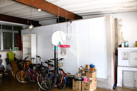 Casa à venda com 200m², 4 quartos e 1 vagaGaragem / armário de alvenaria bem espaçoso