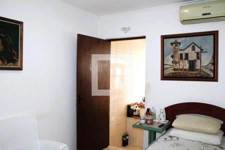 Quarto 1 (Suíte) no piso térreo do sobrado de casa à venda com 4 quartos, 200m² em Jardim Humaitá, São Paulo