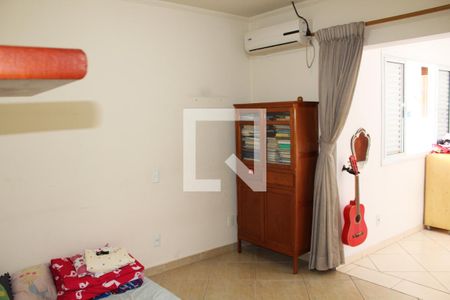 Casa à venda com 200m², 4 quartos e 1 vagaQuarto 3 na parte de cima do Sobrado